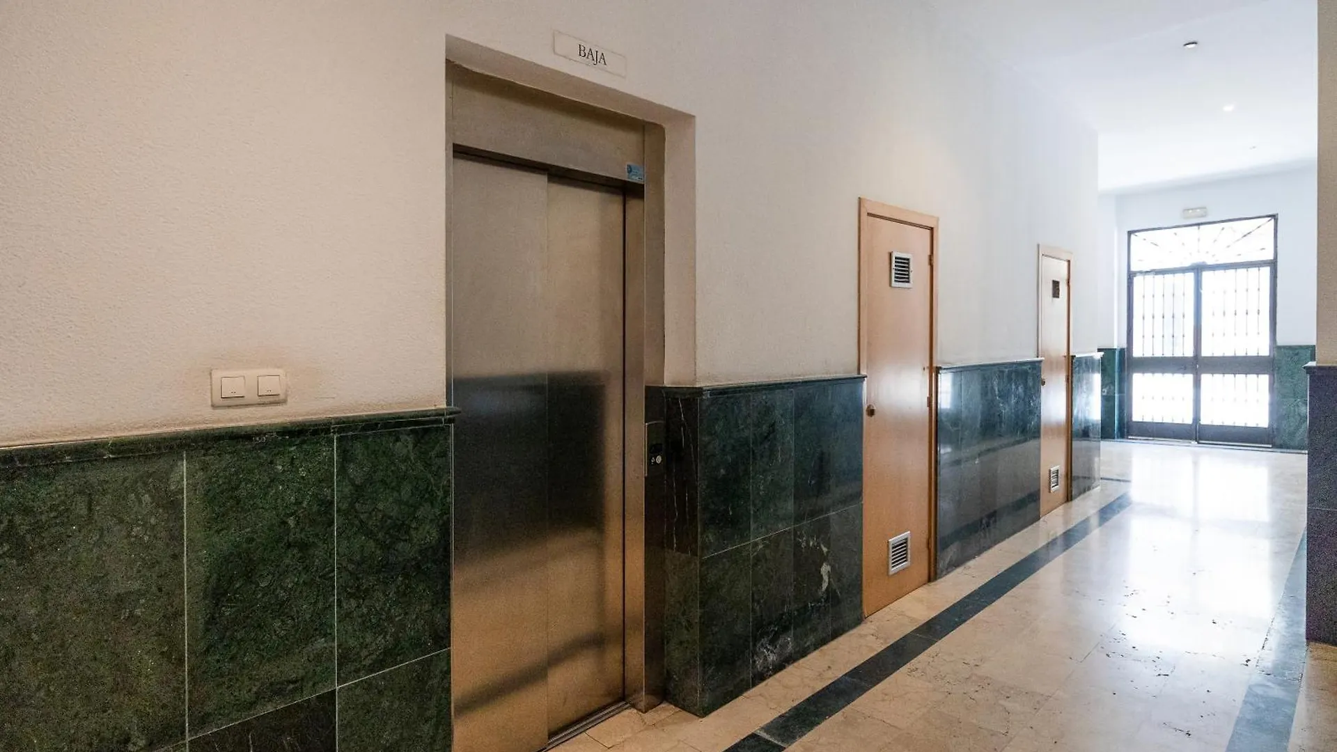 Charming Malaga Stay Walk To Top Sights Apartment
